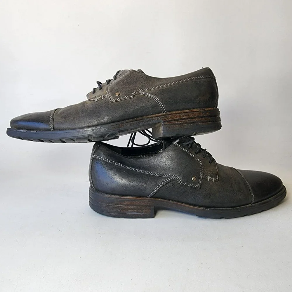 Clarks men Oxfords Size 9
